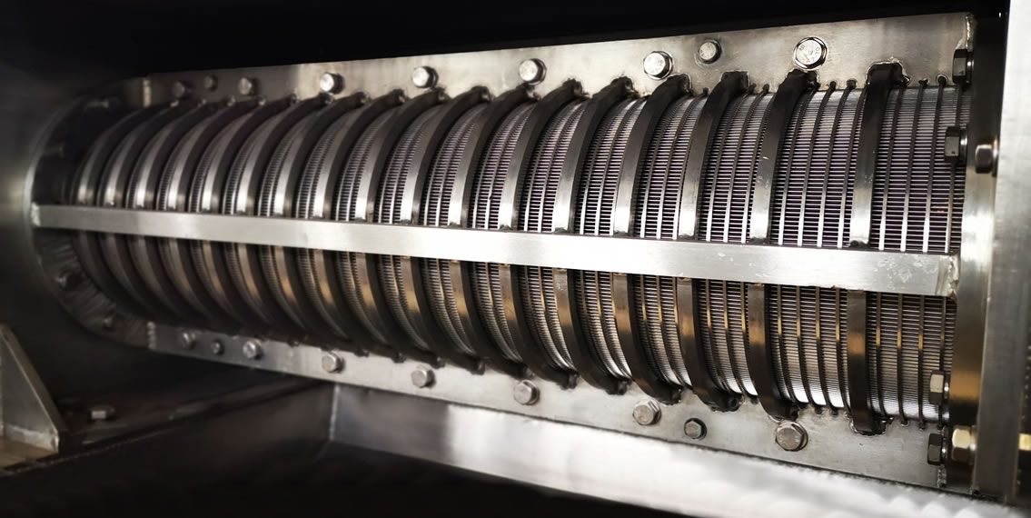 Maintenance of the screen drum filter device for the screw press